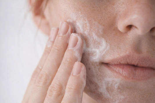 Bien nettoyer sa peau sans l’agresser